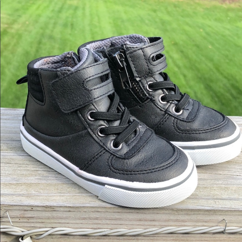 Infant/Toddler Size 6 detailed sneaker EUC